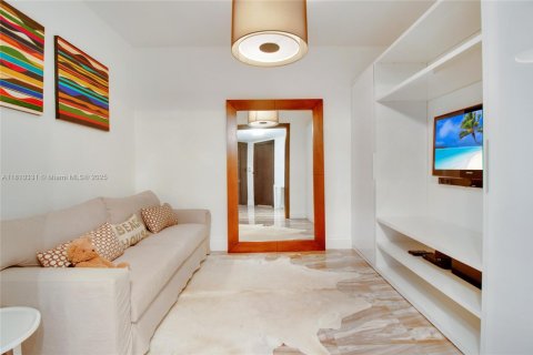 Condo in Bal Harbour, Florida, 2 bedrooms  № 1752795 - photo 13