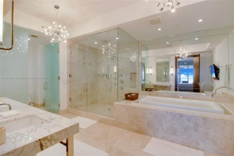 Condo in Bal Harbour, Florida, 2 bedrooms  № 1752795 - photo 12