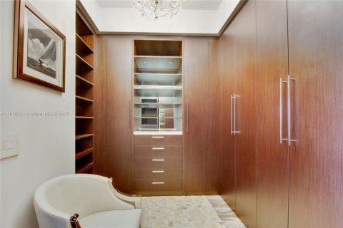 Condo in Bal Harbour, Florida, 2 bedrooms  № 1752795 - photo 11
