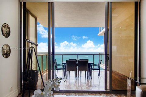 Condo in Bal Harbour, Florida, 2 bedrooms  № 1752795 - photo 2