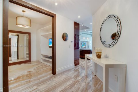 Condo in Bal Harbour, Florida, 2 bedrooms  № 1752795 - photo 15
