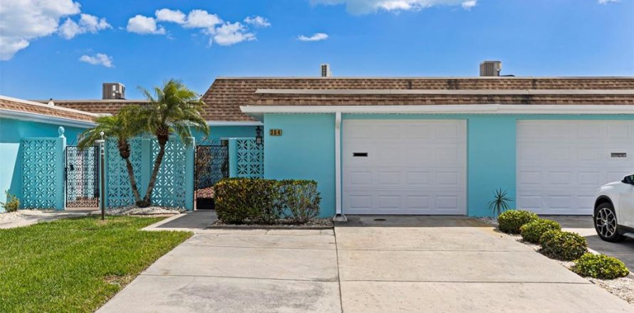House in Saint Petersburg, Florida 2 bedrooms, 130.06 sq.m. № 2101767