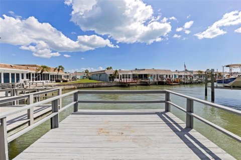 House in Saint Petersburg, Florida 2 bedrooms, 130.06 sq.m. № 2101767 - photo 25