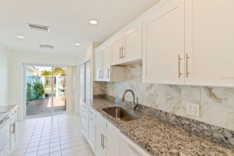House in Saint Petersburg, Florida 2 bedrooms, 130.06 sq.m. № 2101767 - photo 19