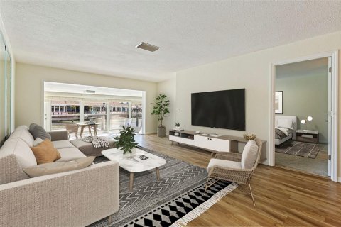 House in Saint Petersburg, Florida 2 bedrooms, 130.06 sq.m. № 2101767 - photo 4