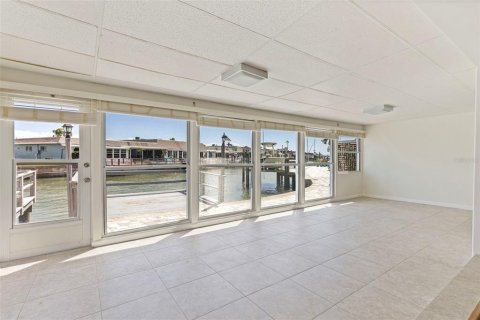 House in Saint Petersburg, Florida 2 bedrooms, 130.06 sq.m. № 2101767 - photo 22