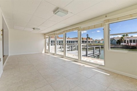 House in Saint Petersburg, Florida 2 bedrooms, 130.06 sq.m. № 2101767 - photo 23