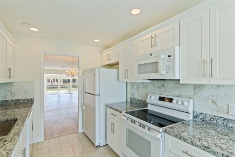 House in Saint Petersburg, Florida 2 bedrooms, 130.06 sq.m. № 2101767 - photo 18