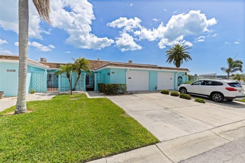 House in Saint Petersburg, Florida 2 bedrooms, 130.06 sq.m. № 2101767 - photo 6