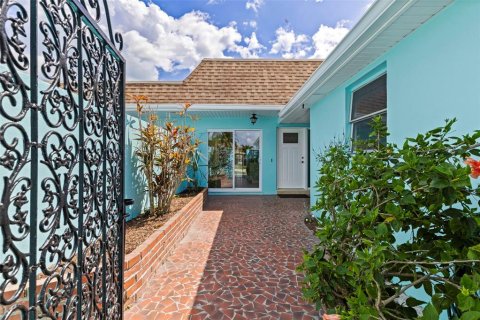 House in Saint Petersburg, Florida 2 bedrooms, 130.06 sq.m. № 2101767 - photo 7