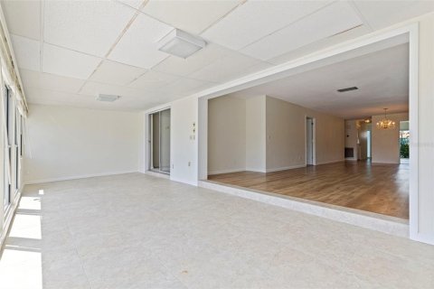 House in Saint Petersburg, Florida 2 bedrooms, 130.06 sq.m. № 2101767 - photo 21