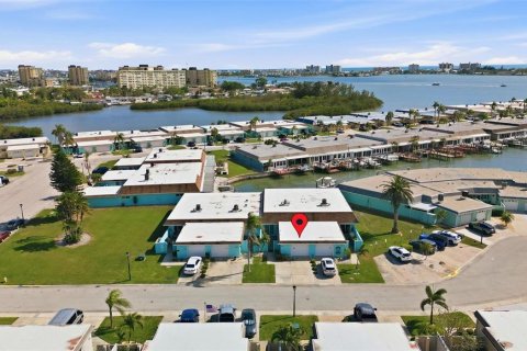 House in Saint Petersburg, Florida 2 bedrooms, 130.06 sq.m. № 2101767 - photo 9