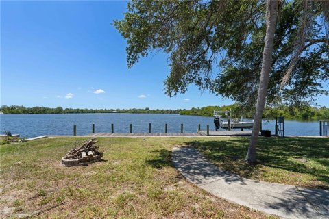 Villa ou maison à vendre à Port Charlotte, Floride: 2 chambres, 195.47 m2 № 2410027 - photo 4
