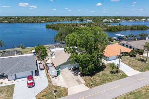 Villa ou maison à vendre à Port Charlotte, Floride: 2 chambres, 195.47 m2 № 2410027 - photo 12