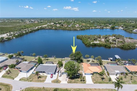 Villa ou maison à vendre à Port Charlotte, Floride: 2 chambres, 195.47 m2 № 2410027 - photo 2