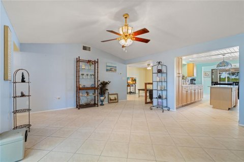 Villa ou maison à vendre à Port Charlotte, Floride: 2 chambres, 195.47 m2 № 2410027 - photo 5