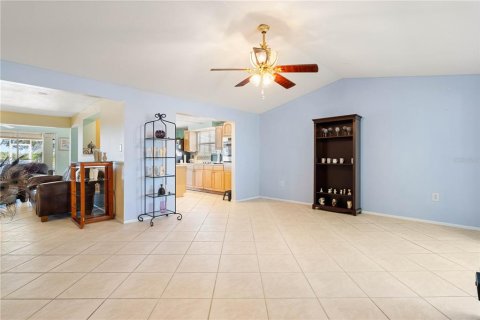 Villa ou maison à vendre à Port Charlotte, Floride: 2 chambres, 195.47 m2 № 2410027 - photo 19