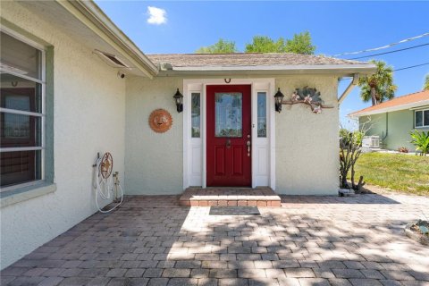 Villa ou maison à vendre à Port Charlotte, Floride: 2 chambres, 195.47 m2 № 2410027 - photo 14