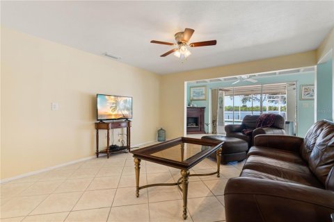 Villa ou maison à vendre à Port Charlotte, Floride: 2 chambres, 195.47 m2 № 2410027 - photo 30