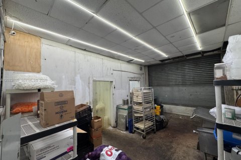 Propiedad comercial en venta en Miami, Florida № 2085780 - foto 19
