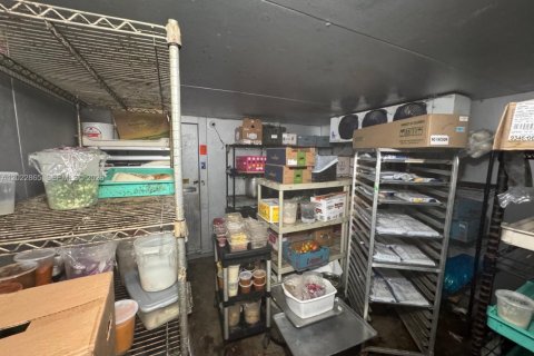 Propiedad comercial en venta en Miami, Florida № 2085780 - foto 21