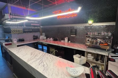 Propiedad comercial en venta en Miami, Florida № 2085780 - foto 4