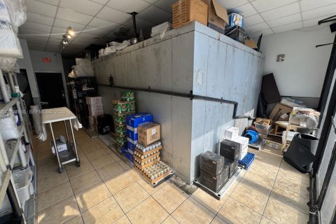 Propiedad comercial en venta en Miami, Florida № 2085780 - foto 15