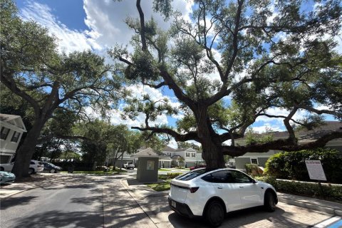 Touwnhouse à vendre à Brandon, Floride: 2 chambres, 115.2 m2 № 2233712 - photo 2
