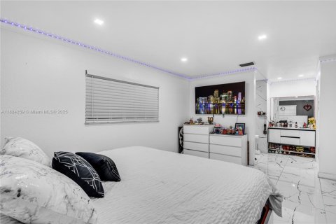 Condo in Hialeah, Florida, 3 bedrooms  № 1938027 - photo 14