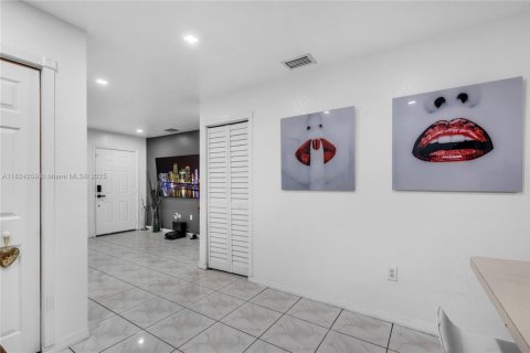 Condo in Hialeah, Florida, 3 bedrooms  № 1938027 - photo 6