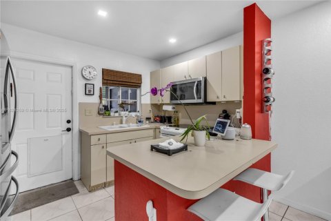 Copropriété à louer à Hialeah, Floride: 3 chambres, 93.65 m2 № 1938027 - photo 7