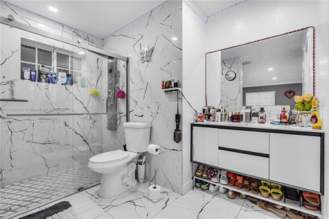 Condo in Hialeah, Florida, 3 bedrooms  № 1938027 - photo 15