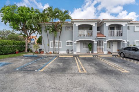 Condo in Hialeah, Florida, 3 bedrooms  № 1938027 - photo 1