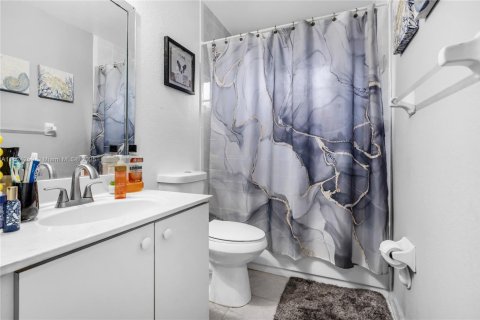 Copropriété à louer à Hialeah, Floride: 3 chambres, 93.65 m2 № 1938027 - photo 12