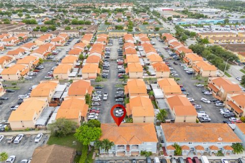 Condominio en alquiler en Hialeah, Florida, 3 dormitorios, 93.65 m2 № 1938027 - foto 20