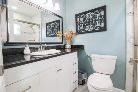 Villa ou maison à louer à Sarasota, Floride: 2 chambres, 118.91 m2 № 2298782 - photo 24