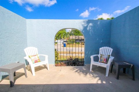 Villa ou maison à louer à Sarasota, Floride: 2 chambres, 118.91 m2 № 2298782 - photo 8