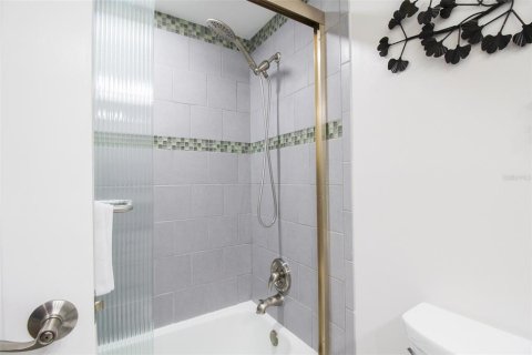 Villa ou maison à louer à Sarasota, Floride: 2 chambres, 118.91 m2 № 2298782 - photo 16