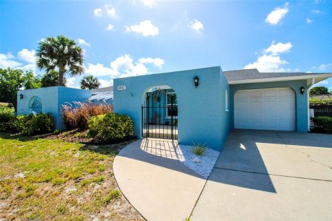 Villa ou maison à louer à Sarasota, Floride: 2 chambres, 118.91 m2 № 2298782 - photo 4