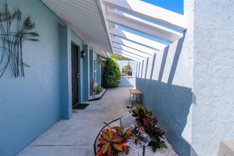 Villa ou maison à louer à Sarasota, Floride: 2 chambres, 118.91 m2 № 2298782 - photo 5