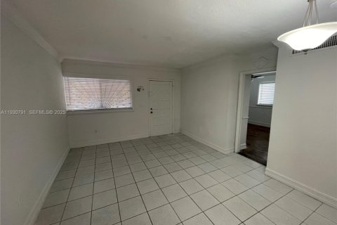 Снять в аренду кондоминиум в Хайалиа, Флорида 2 спальни, 74.6м2, № 1989505 - фото 2