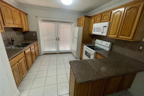 Снять в аренду кондоминиум в Хайалиа, Флорида 2 спальни, 74.6м2, № 1989505 - фото 7