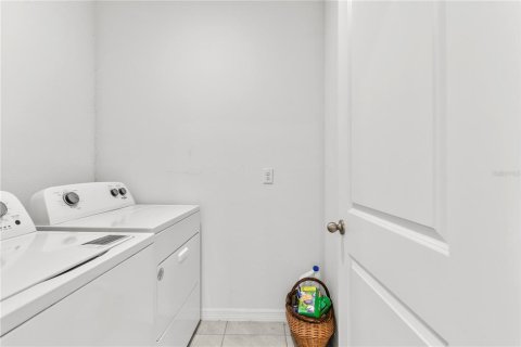 House in Wimauma, Florida 4 bedrooms, 171.5 sq.m. № 1549638 - photo 5