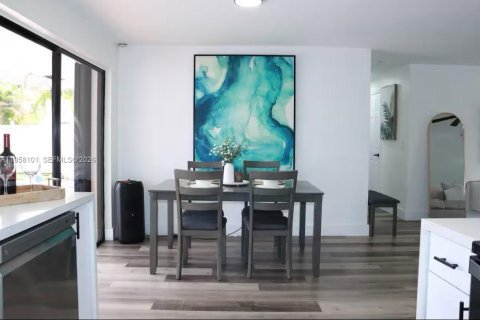 House in Oakland Park, Florida 3 bedrooms, 117.06 sq.m. № 2018157 - photo 9