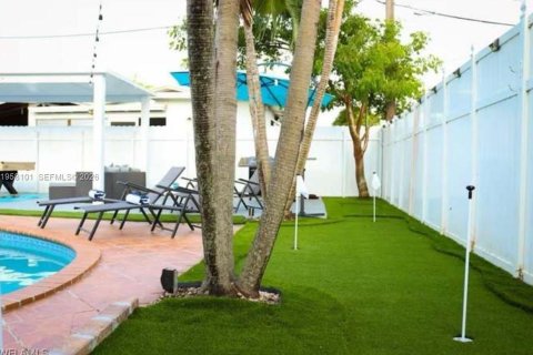 House in Oakland Park, Florida 3 bedrooms, 117.06 sq.m. № 2018157 - photo 6