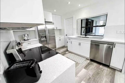 House in Oakland Park, Florida 3 bedrooms, 117.06 sq.m. № 2018157 - photo 10