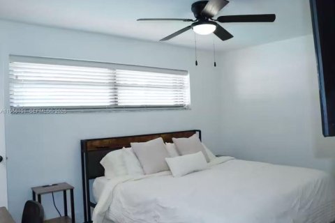 House in Oakland Park, Florida 3 bedrooms, 117.06 sq.m. № 2018157 - photo 12