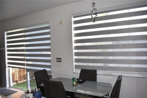 Townhouse in Doral, Florida 4 bedrooms, 175.96 sq.m. № 2087173 - photo 21