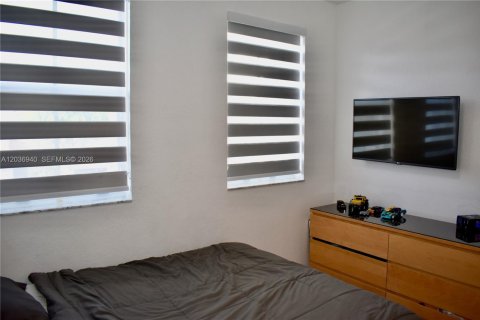 Townhouse in Doral, Florida 4 bedrooms, 175.96 sq.m. № 2087173 - photo 15