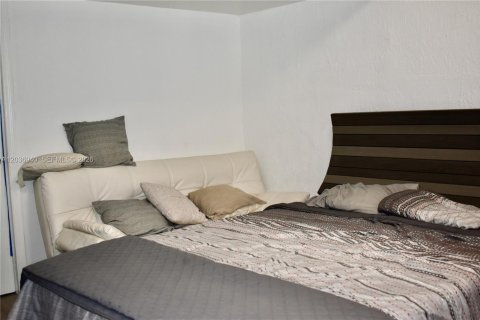 Townhouse in Doral, Florida 4 bedrooms, 175.96 sq.m. № 2087173 - photo 14